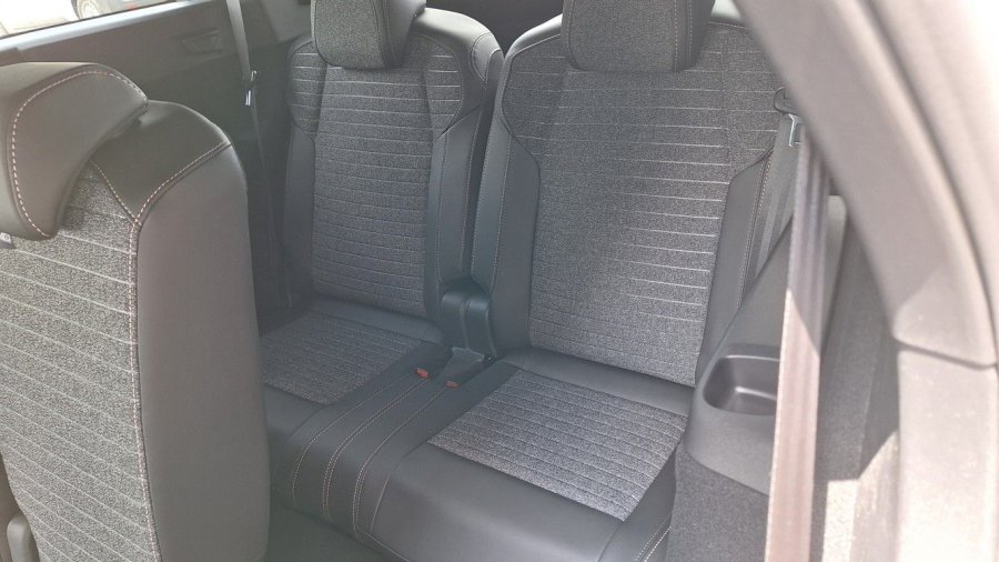Peugeot 5008, Peugeot 5008 ALLURE Hybrid 145 e-DCS6, barva bílá