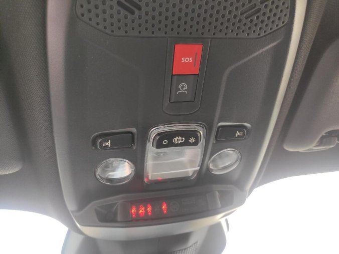 Peugeot 2008, Peugeot 2008 STYLE 1.2 100k MAN6, barva bílá
