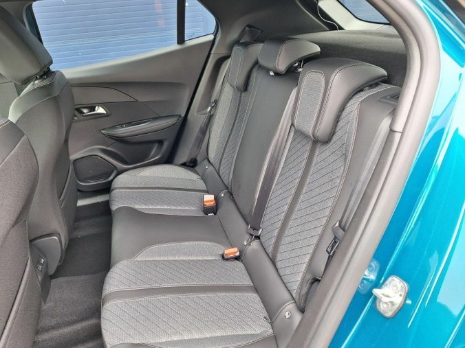 Peugeot 2008, Peugeot 2008 ALLURE PureTech 130  EAT8, barva modrá