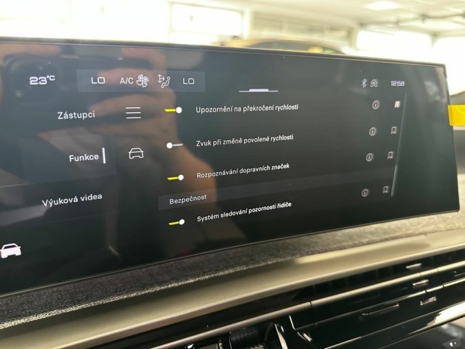 Peugeot 3008, Peugeot 3008 ALLURE Hybrid 145 e-DCS6, barva modrá