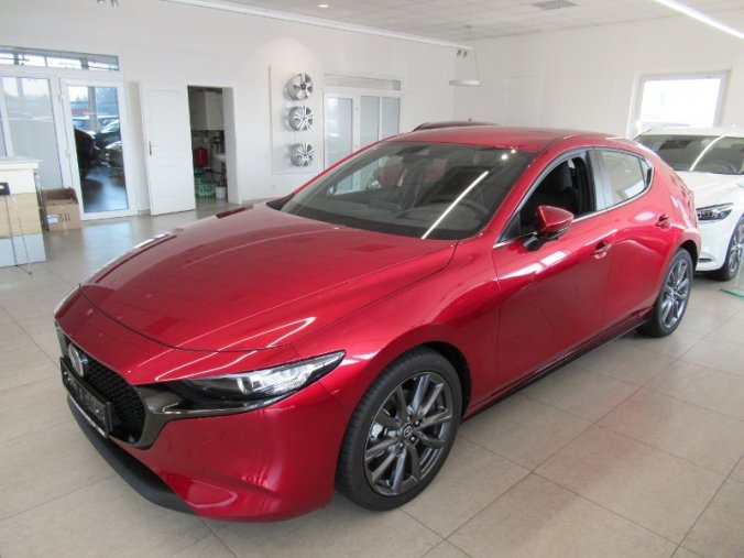 Mazda 3, 2,0i 88kW, barva červená