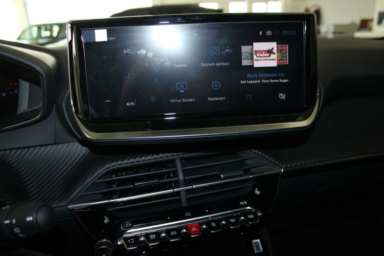 Peugeot 2008, Peugeot 2008 ALLURE PureTech 100 S&S MAN6, barva červená