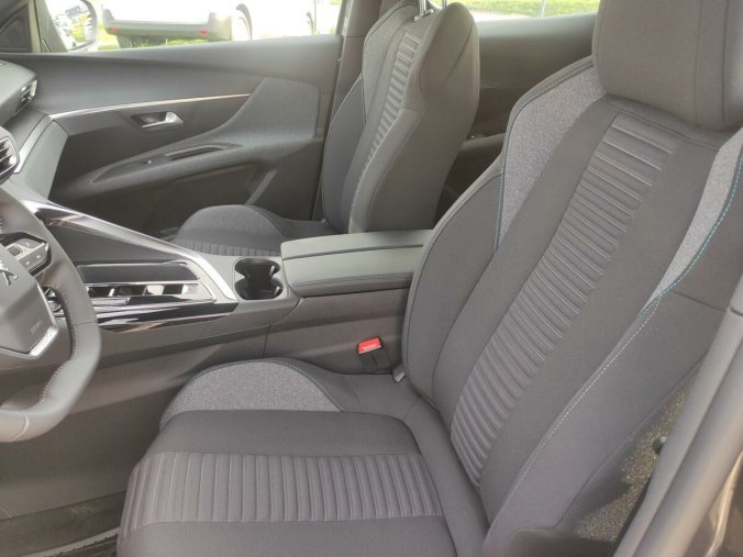 Peugeot 3008, Peugeot 3008 ACTIVE PACK 1.2  130k AUT8, barva šedá