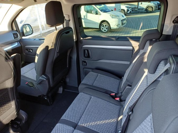 Peugeot Traveller, Peugeot Traveller Active L2 2.2 BlueHDi 150 MAN, barva zelená