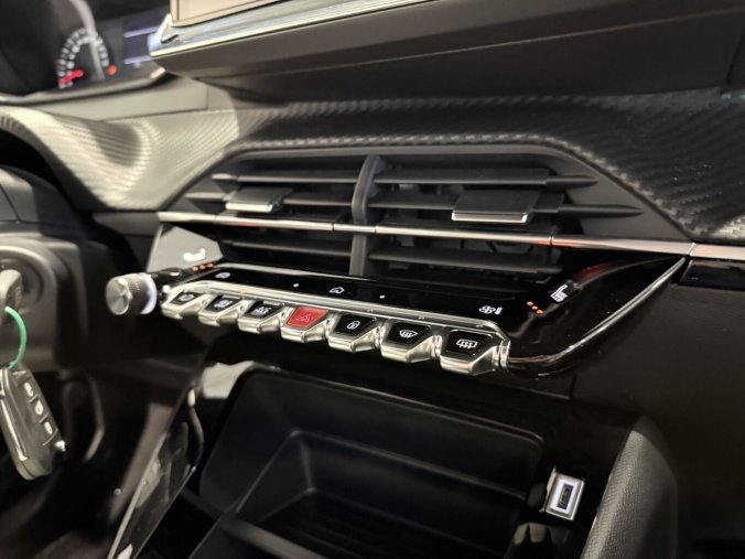 Peugeot 2008, Peugeot 2008 STYLE 100 koní, 7let záruka, barva šedá