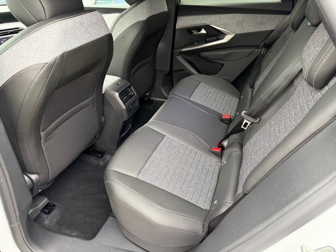 Peugeot 3008, Peugeot 3008 ALLURE Hybrid 145 e-DCS6, barva bílá