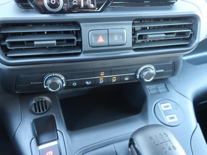 Peugeot Rifter, Peugeot Rifter ALLURE PureTech 110 S&S MAN6, barva zelená