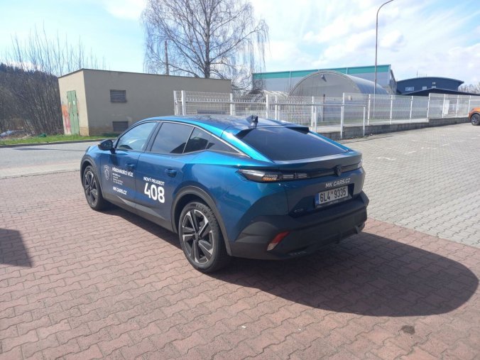Peugeot 408, Peugeot 408 ALLURE Hybrid 145 e-DCS6, barva modrá