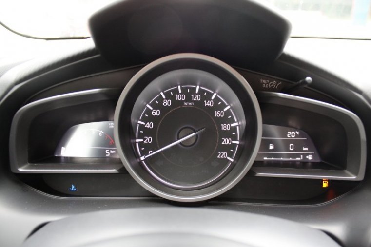 Mazda 2, SKYACTIV-G, barva bílá