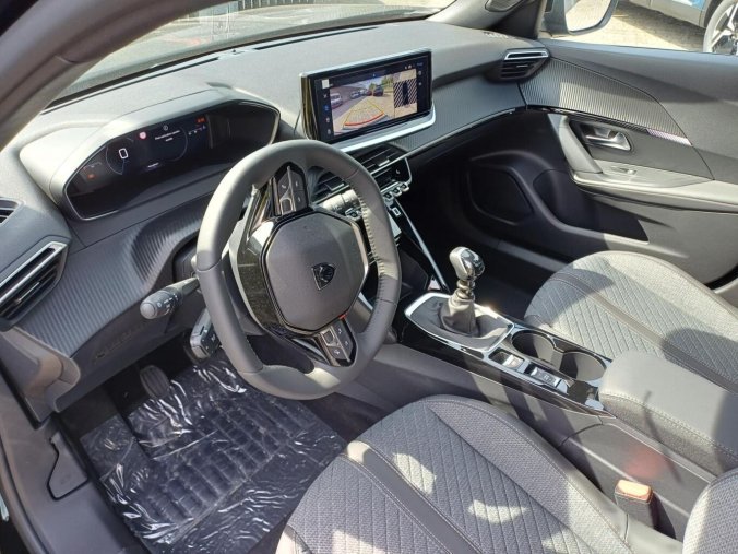 Peugeot 2008, Peugeot 2008 ALLURE 1.2 PureTech 100k, barva černá