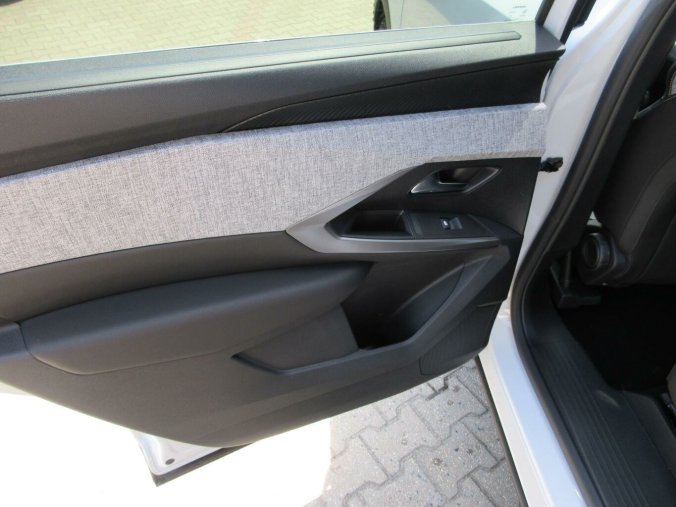 Peugeot 5008, Peugeot 5008 ALLURE Hybrid 145 e-DCS6, barva bílá