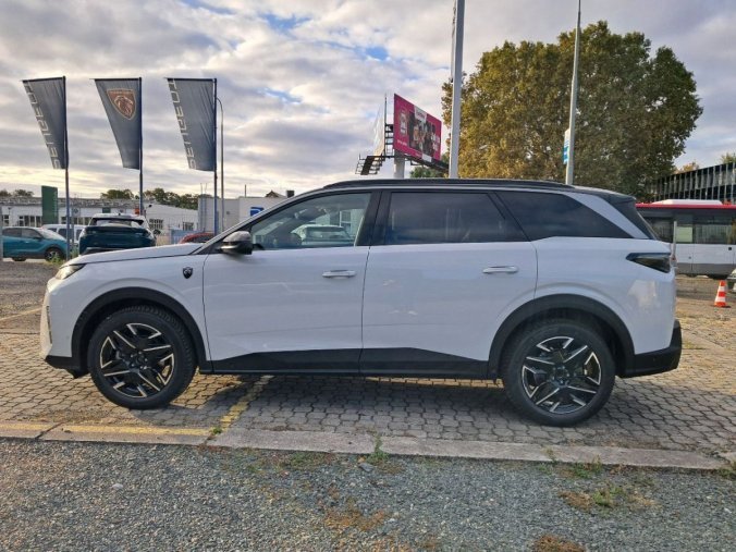 Peugeot 5008, Peugeot 5008 GT Hybrid 136 e-DCS6, barva bílá