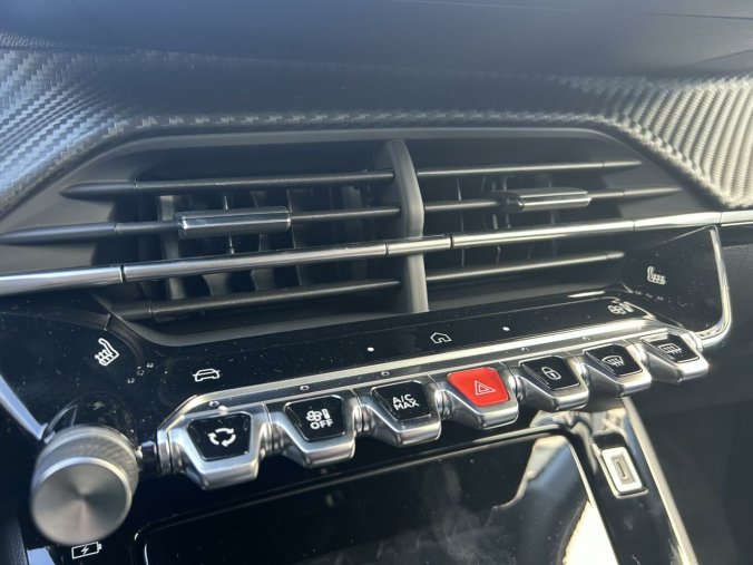 Peugeot 208, Peugeot 208 ALLURE Elektromotor 100 kW/136, barva zelená