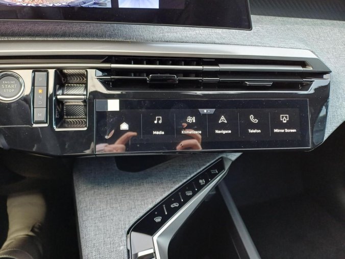 Peugeot 5008, Peugeot 5008 BUSINESS Hybrid 145 e-DCS6, barva modrá