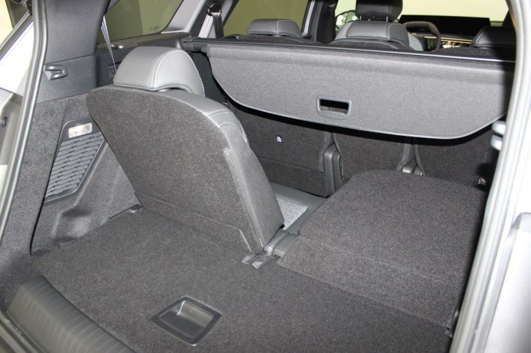 Peugeot 5008, Peugeot 5008 ALLURE Hybrid 136 e-DCS6, barva stříbrná
