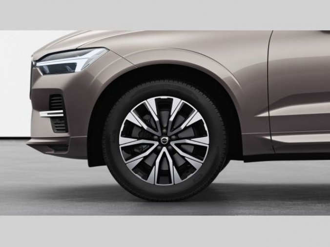Volvo XC60, B5 2.0L 250+14 HP AT8 AWD PLUS, barva stříbrná