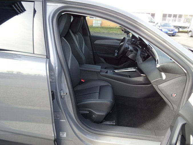 Peugeot 408, Peugeot 408 ALLURE Hybrid 145k e-DCS6, barva šedá