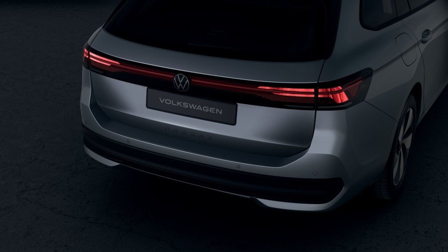 Volkswagen Passat, Passat 1,5 eTSI 110 kW mHEV, barva stříbrná