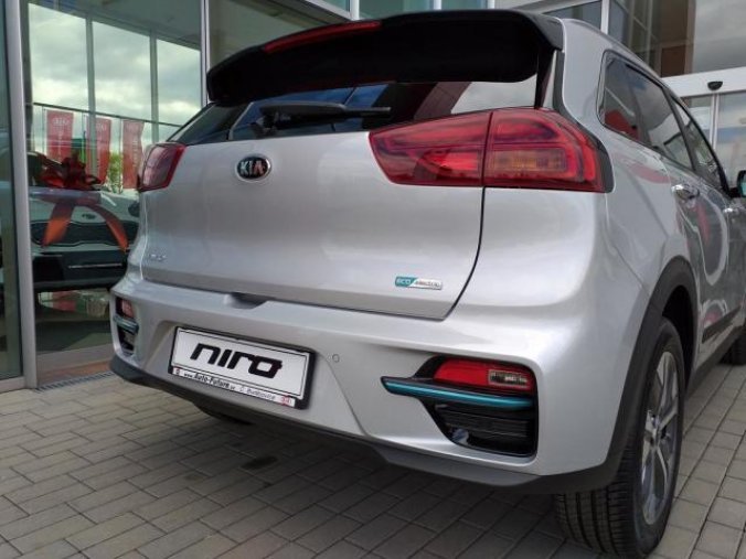 Kia e-Niro, EXECUTIVE 150kW+64kWh, barva stříbrná