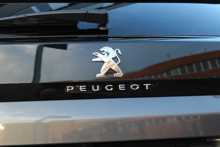 Peugeot 3008, Peugeot 3008 ALLURE PACK Hybrid 136 e-DCS6, barva šedá