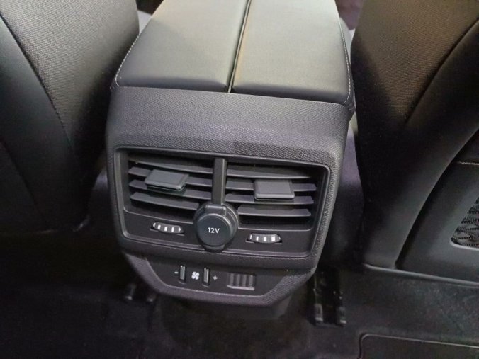 Peugeot 5008, Peugeot 5008 Allure Pack BlueHdi 130k EAT8, barva šedá