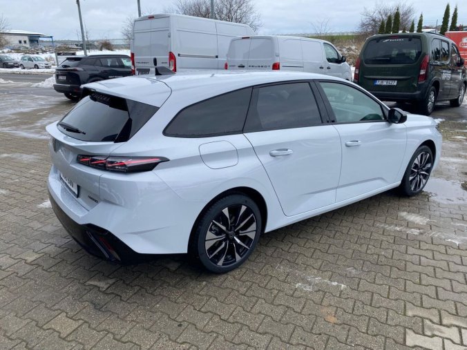 Peugeot 308, Peugeot 308 SW ALLURE Hybrid NOVINKA, barva bílá