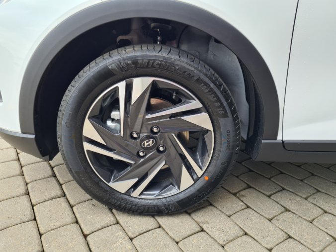 Hyundai Bayon, 1,0 T-GDI 74 kW 6st. manuální, barva bílá