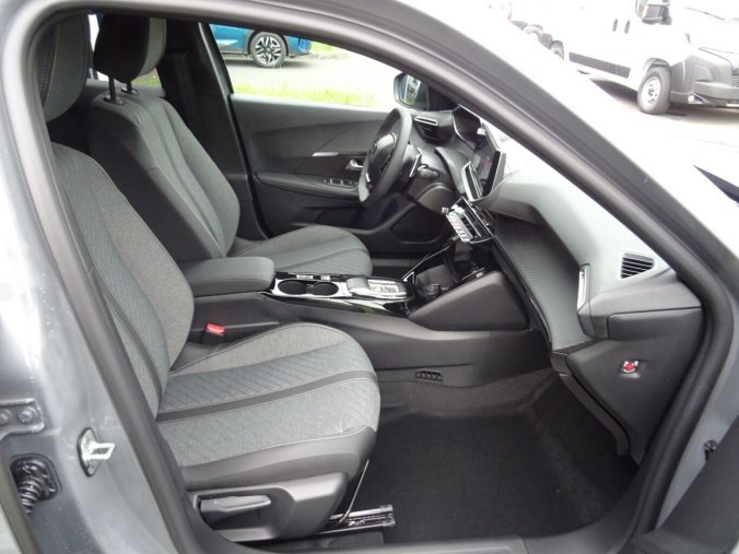 Peugeot 2008, Peugeot 2008 ALLURE Hybrid 145k e-DCS6, barva šedá