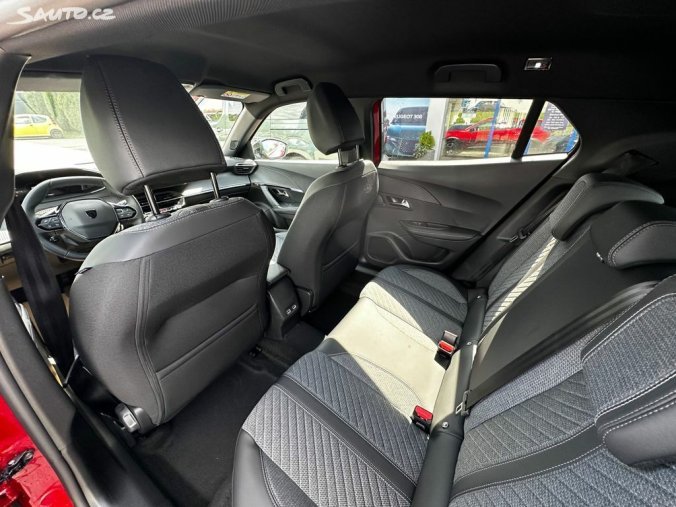 Peugeot 2008, Peugeot 2008 ALLURE PureTech 100 S&S MAN6, barva červená