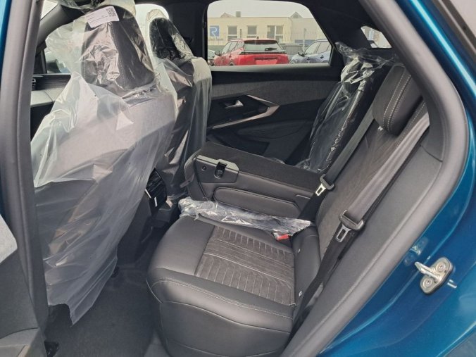 Peugeot 3008, Peugeot 3008 3008 GT Hybrid 145 e-DCS6, barva modrá