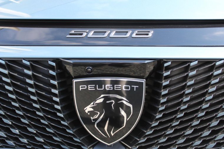 Peugeot 5008, Peugeot 5008 ALLURE Hybrid 145k e-DCS6, barva modrá