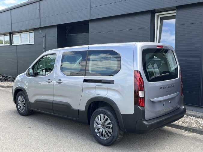 Peugeot Rifter, Peugeot Rifter LONG ALLURE DIESEL 130, barva šedá