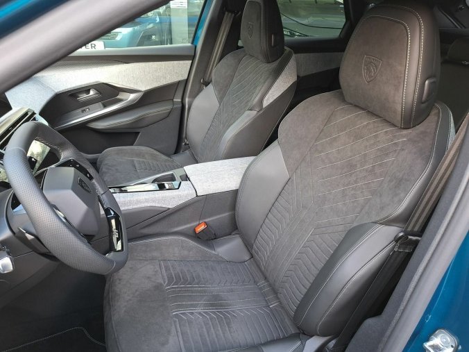 Peugeot 3008, Peugeot 3008 GT Hybrid 145 e-DCS6, barva modrá