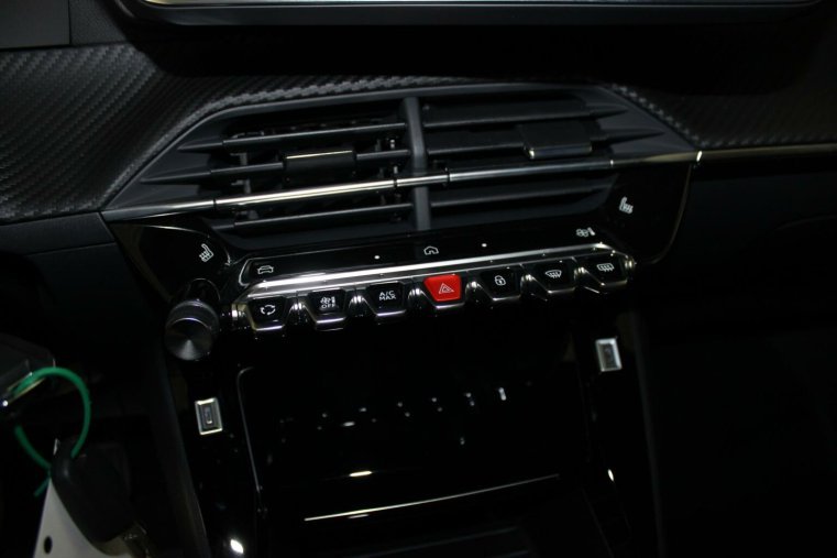 Peugeot 2008, Peugeot 2008 ALLURE PureTech 100 S&S MAN6, barva červená