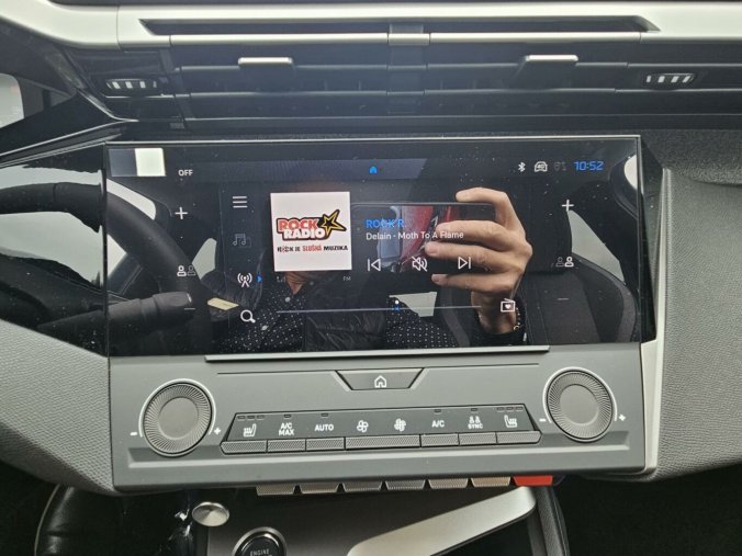 Peugeot 408, Peugeot 408 ALLURE Plug-in HYBR.225 e-EAT8, barva modrá