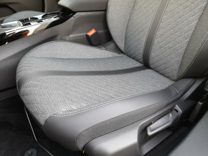Peugeot 2008, Peugeot 2008 Allure - PureTech100 MAN6, barva šedá