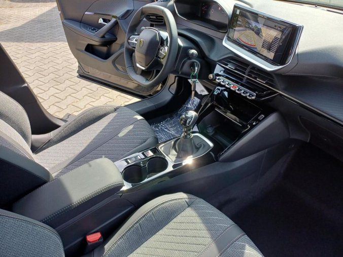 Peugeot 2008, Peugeot 2008 ALLURE 1.2 PureTech 100k, barva černá