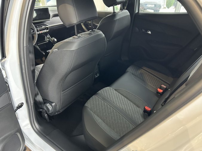 Peugeot 2008, Peugeot 2008 ALLURE PureTech 100k MAN6, barva bílá