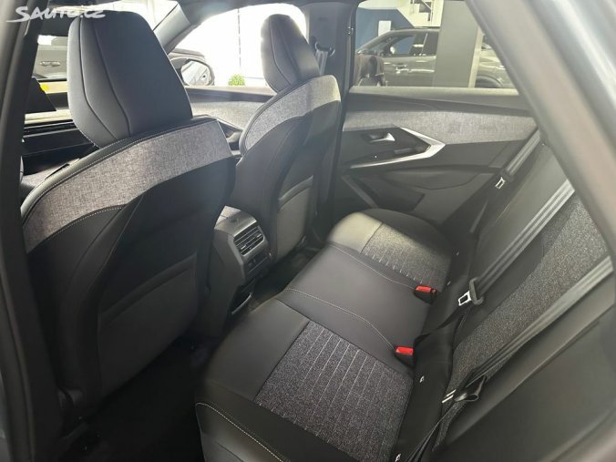 Peugeot 3008, Peugeot 3008 ALLURE Hybrid 145 e-DCS6, barva modrá
