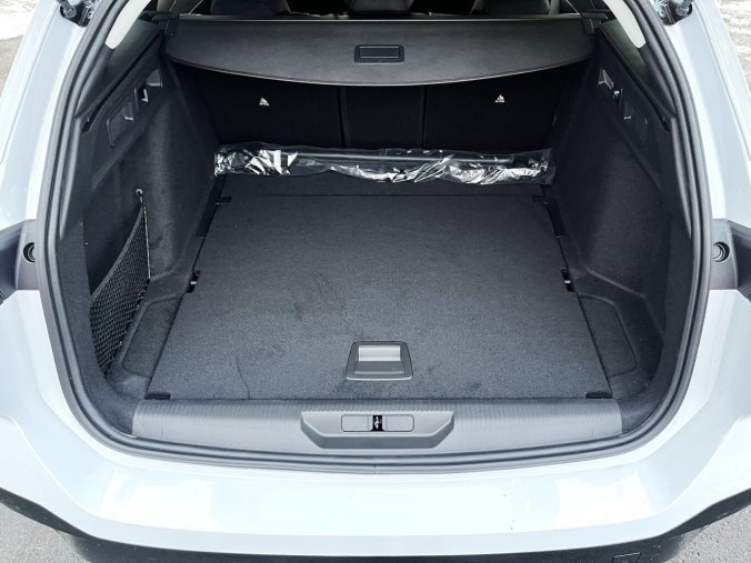 Peugeot 308, Peugeot 308 SW ALLURE Hybrid 145 e-DCS6, barva bílá