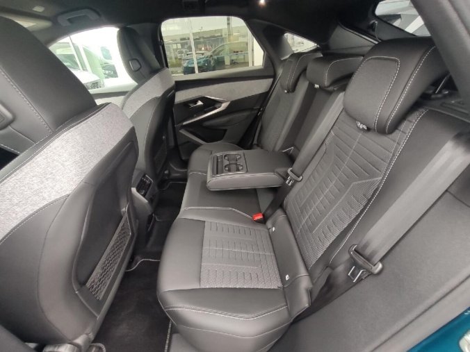 Peugeot 3008, Peugeot 3008 GT 1.2 HY 145k AUT 6, barva modrá