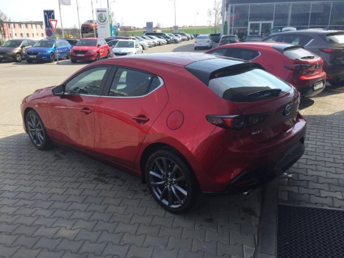 Mazda 3, 2,0 Skyactiv-G122, barva červená