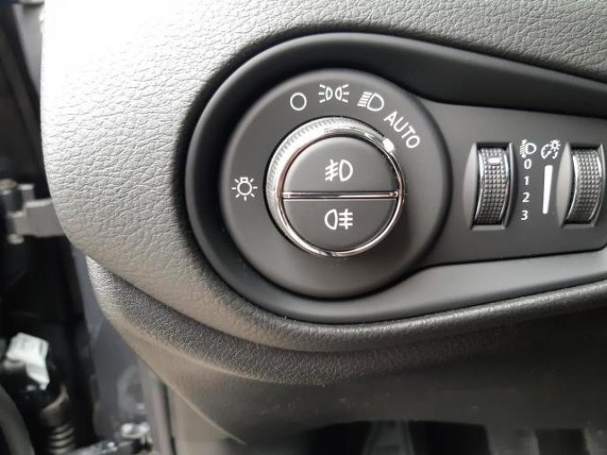 Jeep Renegade, 1,5 130 PS Night Eagle automat, barva šedá