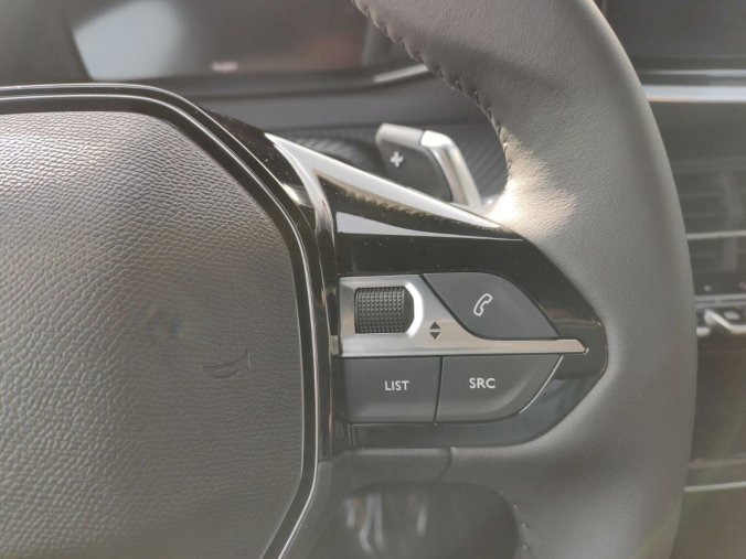 Peugeot 2008, Peugeot 2008 ALLURE 1.2 136k HY AUTOMAT, barva šedá