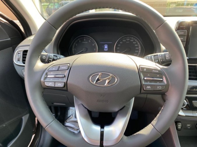 Hyundai i30, 1,5i 81 kW MT, barva bronzová