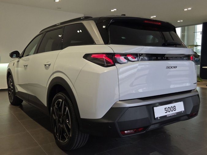 Peugeot 5008, Peugeot 5008 5008 GT Hybrid 145 e-DCS6, barva bílá