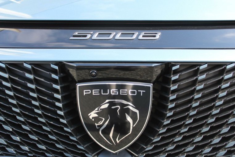 Peugeot 5008, Peugeot 5008 ALLURE Hybrid 145k e-DCS6, barva modrá