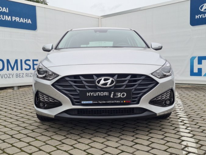 Hyundai i30, 1,0 T-GDI 88 kW MT, barva stříbrná