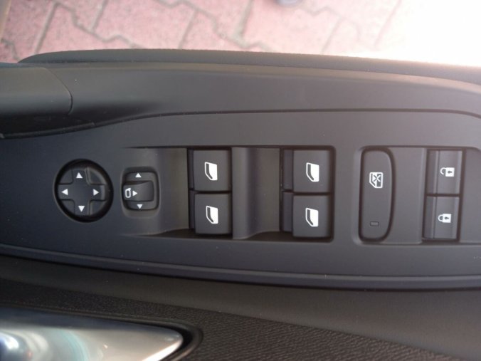 Peugeot 408, Peugeot 408 ALLURE Hybrid 145 e-DCS6, barva modrá