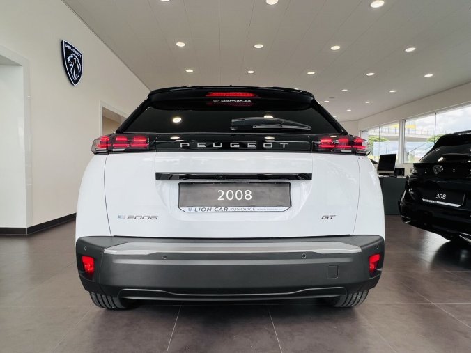 Peugeot 2008, Peugeot 2008 GT Elektro, e-dojezd 341km, barva bílá
